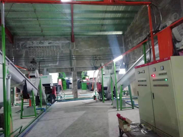 大型PET礦泉水瓶篩選、預(yù)洗、破碎、清洗 熱堿酸洗回收第二套大型生產(chǎn)線(POY級）